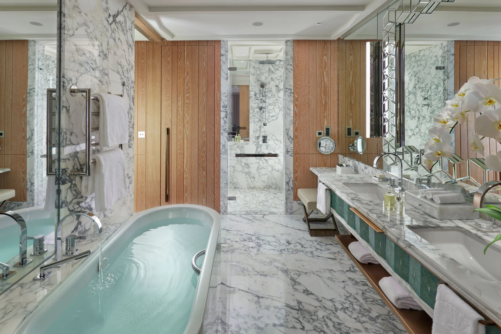 Panoramic View Family Room